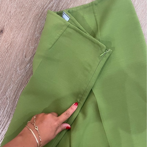 PRADA 100% Virgin Wool Green Knee Length Bermuda High Waisted Shorts - Picture 12 of 14